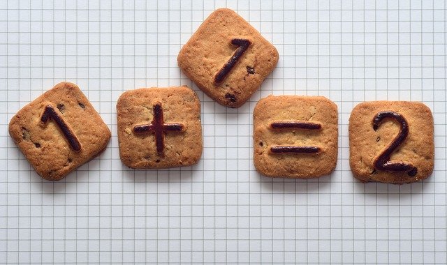 クッキーで1+1=2を計算している